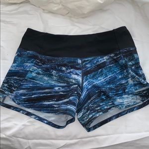 Lulu Size 4 Tall shorts
